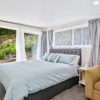 Отель Snells Sanctuary - Snells Beach Holiday Home, фото 10