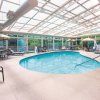 Отель La Quinta Inn & Suites by Wyndham Cincinnati NE - Mason в Лавленде