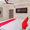Отель OYO 19321 Hotel Surya Comforts, фото 11