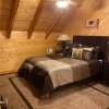 Отель Southern Oak 2 Bedroom Cabin by Redawning, фото 18