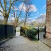 Отель Spacious Victorian family Town House, sleeps 6, near York Centre, фото 1