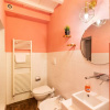 Отель Comfortable 3BD Apt 7min Walk to The Train Station, фото 2