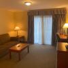Отель White River Inn and Suites, фото 3