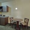 Отель La Quinta Inn & Suites by Wyndham Springfield, фото 31