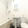 Отель BEST PRICE!! - Contractor Heaven! 4 Singles beds or 2 King Size, Southsea Apartment- FREE PARKING, S, фото 6