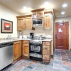 Отель K B M Resorts- Cbi-102 Upgraded 1bd, Wood Fireplace, Full Kitchen, Wifi, Walk to Slopes!, фото 3