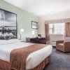 Отель Super 8 by Wyndham Saskatoon Near Saskatoon Airport, фото 7