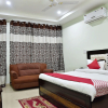 Отель OYO 10566 Hotel Shanti Guest House, фото 14