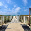 Отель Cozy Studio Suite w/ Pool, Steps to Beach, фото 26
