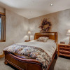 Отель Three Peaks Mountain Lodge 5 Bedroom Home by RedAwning, фото 4