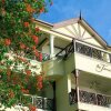 Отель The St James Apartments в Пэйнс-Бэй