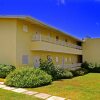 Отель Tropical Winds Apartment Hotel в Уэллхаусе