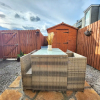 Отель Modern 5 Bed Townhouse with Free Parking, фото 22