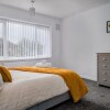Отель Immaculate 5-bed House in Leeds, фото 2