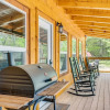 Отель The Orange Cottage 2 Bedroom Cabin by Redawning, фото 16
