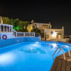 Отель Room in Apartment - Master Suite Complex With Pool and Full View, фото 10