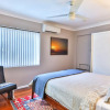 Отель Super 1 Bedroom Pad in New Farm, фото 3