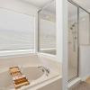Отель Spacious Pool Area With Lake View - 5bd/4.5ba Pool Home #5av139, фото 9