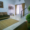Отель Family 5pax Homestay at Omah Cening, фото 13