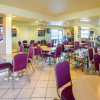 Отель Econo Lodge Inn & Suites Maingate Central, фото 12