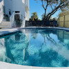 Отель Magnolia Charms by Avantstay 2 Mins TO Beach Pet Friendly, BBQ & Balcony Views!, фото 16