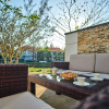 Отель Vacation Homes Pool Villa, фото 1