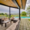 Отель Lakefront Washington Home w/ Private Pool & Sauna в Моузес-Лейке