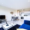 Отель Charming 2-bed Apartment in Cheam, Sutton, фото 3