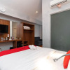 Отель De Natio Guest House Jalan Gaharu by RedDoorz, фото 5