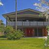 Отель Red Door Beach House - Marcoola Beach - PET FRIENDLY, FOXTEL, WIFI, 500 BOND, Linen Supplied в Маркуле