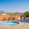 Отель Desert Living 5 Bedroom Home by Redawning, фото 21
