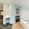 Отель La Quinta Inn & Suites by Wyndham Newport, фото 20