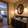Отель Beautifully Renovated Two Bedroom Condo with a Balcony in Mountaineer Square 2 Condo - No Cleaning F, фото 7
