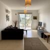 Отель 2 Bed Apt Mountains And Costal Views with Pool, фото 2