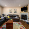 Отель Whistler Village - Redwood 10 2 Bedroom Condo by RedAwning, фото 16