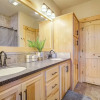 Отель Modern Mountain Home Near Fraser River, фото 5