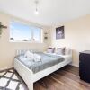 Отель Remarkable 2 Double Bed Ensuite Room Isleworth TW7 в Лондоне