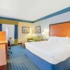 Отель La Quinta Inn & Suites Shawnee, фото 25
