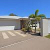 Отель 59 Banksia Avenue Coolum Beach - Pet Friendly, Linen included, 500 BOND, фото 1