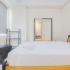Отель Homey And Modern Studio Apartment B Residence, фото 4