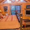 Отель Cub Creek Lodge - 3 Br Cabin, фото 2