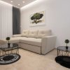 Отель Comfy Central 1 Bedroom Apt with Terrace and View, фото 3