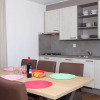 Отель Single Storey Lodge With Dishwasher, Near the Beach, фото 10