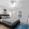Отель Stylish 1BR Near UT Highland Evonify, фото 21