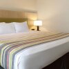 Отель Country Inn & Suites by Radisson, Newnan, GA, фото 20