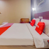 Отель OYO 3936 Hotel Trisula Makassar, фото 17