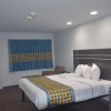 Отель Travelers Inn & Suites, фото 6