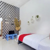 Отель Oemah Ratu Hostel Syariah by OYO Rooms, фото 34