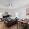 Отель Stylish 1BR Near UT Highland Evonify, фото 12
