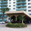 Отель Sunny Isles Suites, фото 1